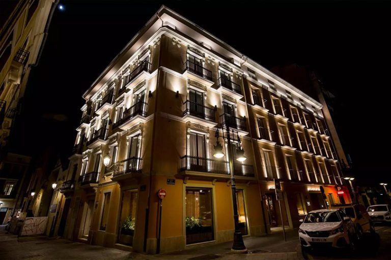 Lee más sobre el artículo Hotel PUERTA SERRANOS